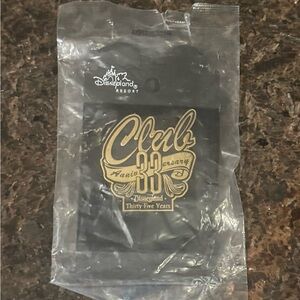 Disneyland Club 33–35 Years Anniversary Pin
